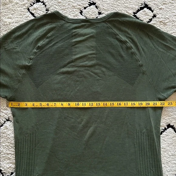 Gymshark Green Shirt - Picture 3 of 4